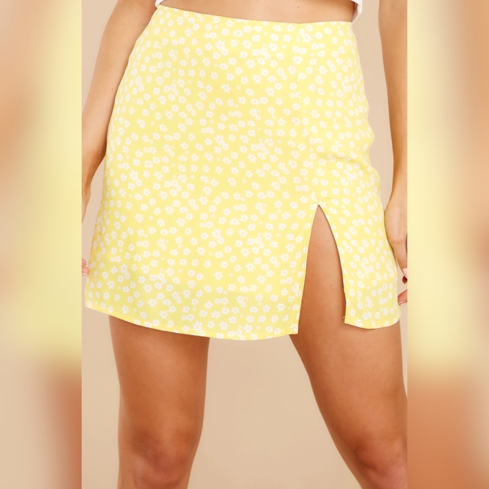 NWT Red Dress Boutique Yellow Floral Print Two Piece Set in Size Small - Picture 3 of 16